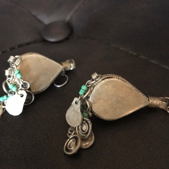 Vintage Green Stone Dangling Earrings - Picture 8 of 8